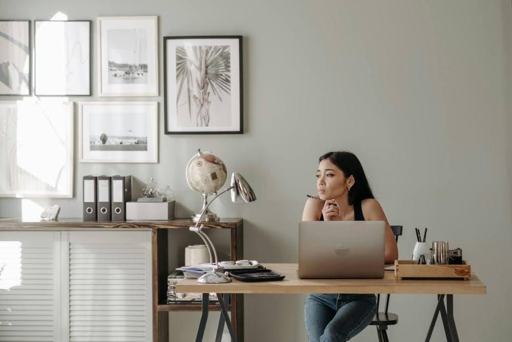 woman thinking if she should get a hdb bridging loan in singapore